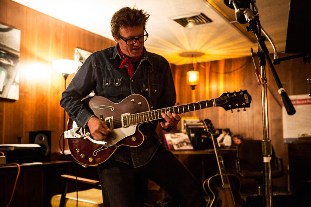 Chuck Mead performs Upstairs at United