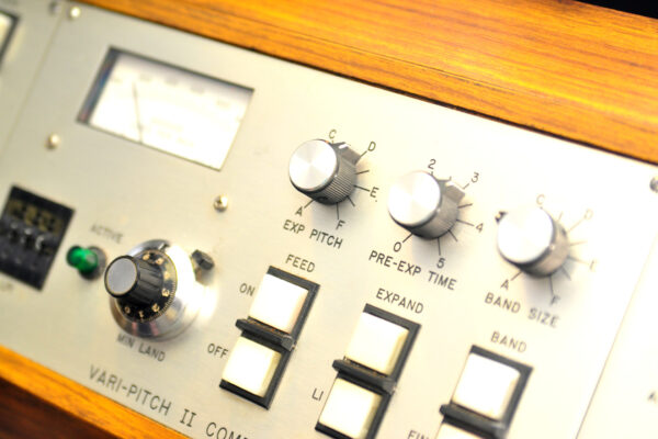 Digital mastering equipment of buttons and dials