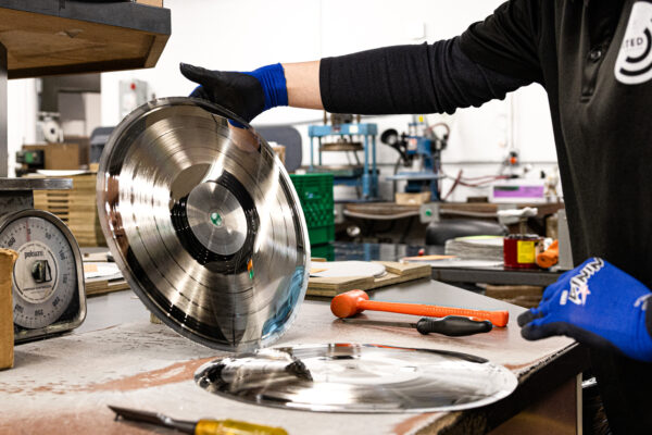 Plating employee separating metal parts